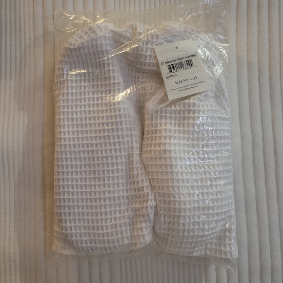 BNWT Saint Helena Spa Slippers - White - Small - Picture 2 of 2
